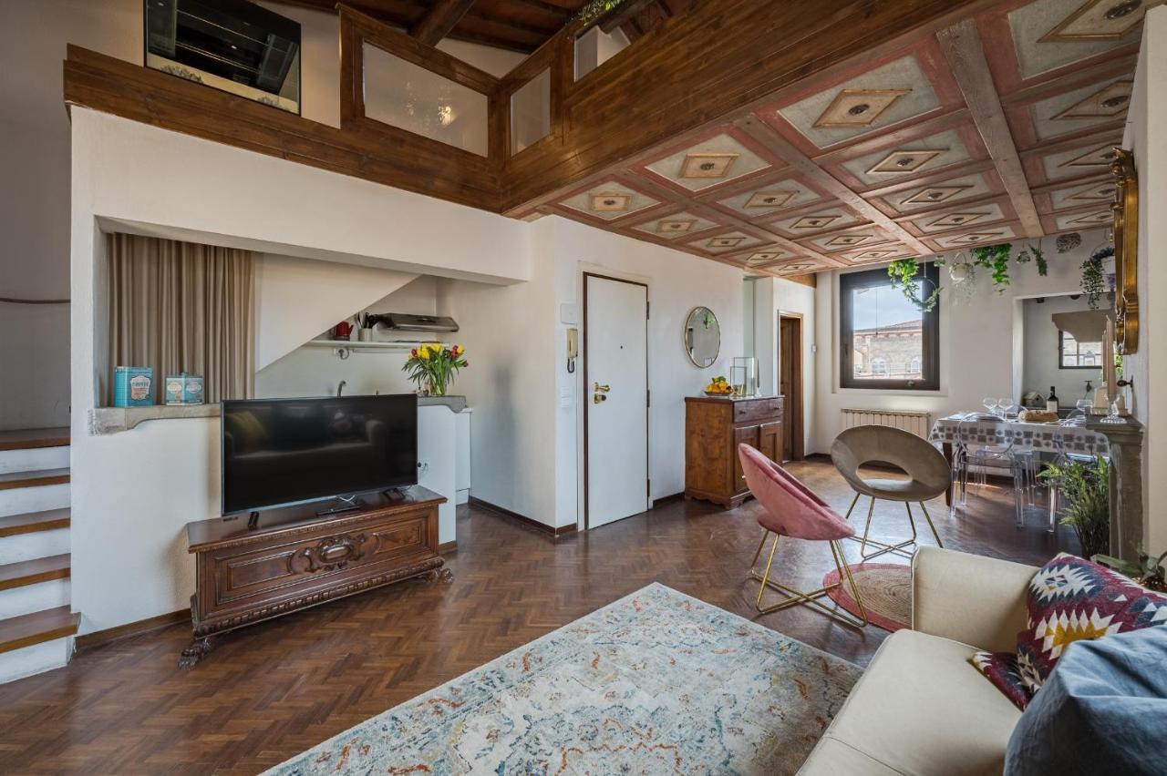 Florence Charming Apartments: Historic Attic in City Center Exterior photo